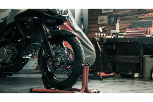 Prepara la tua moto all'inverno: consigli utili per un 'letargo' al top!