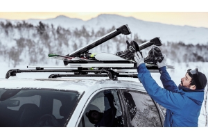 Weekend sulla neve: come trasportare sci e snowboard in auto