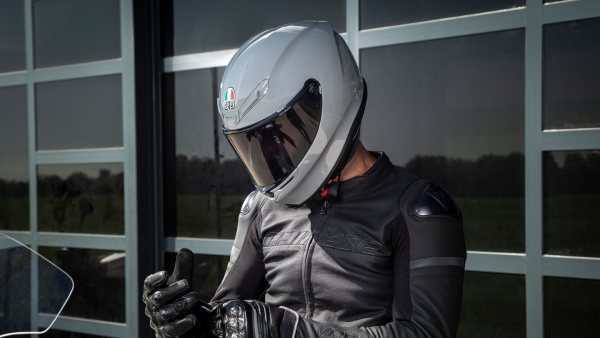 Si riparte! Come scegliere il tuo nuovo casco da moto!