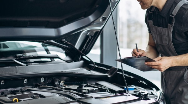 Check-up auto estivo: 5 cose da controllare prima di partire