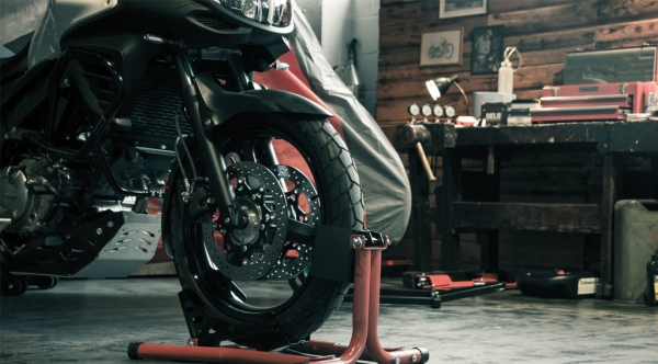 Prepara la tua moto all'inverno: consigli utili per un 'letargo' al top!