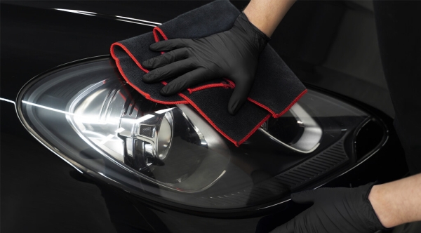 Come pulire i fari dell'auto: procedura e prodotti consigliati