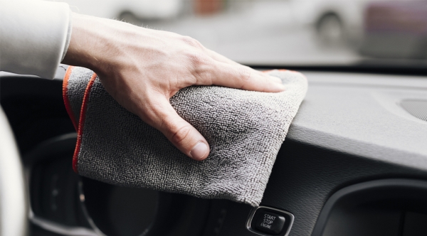 Guida essenziale alla pulizia degli interni dell'auto